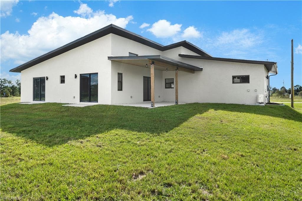 919 Columbus Blvd S, Lehigh Acres, FL 33974-40