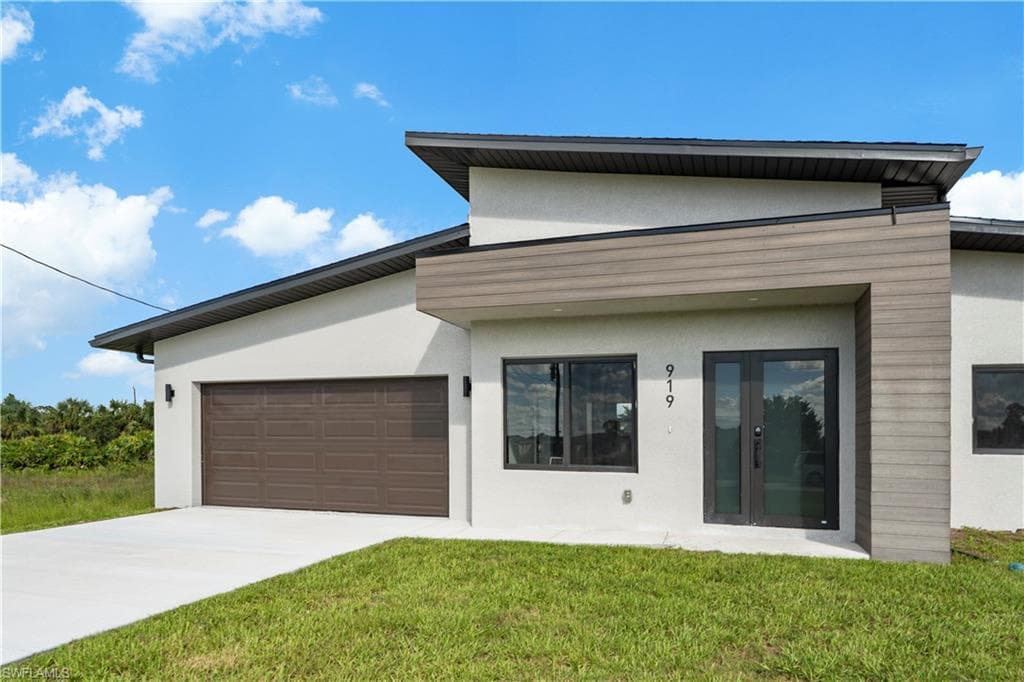 919 Columbus Blvd S, Lehigh Acres, FL 33974-3
