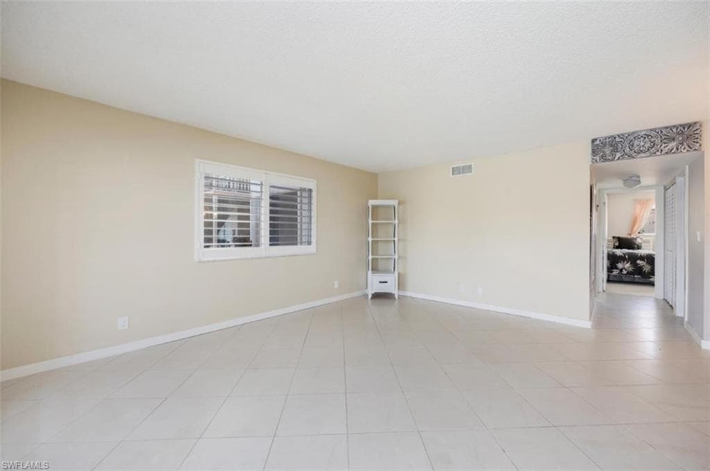 261 Banyan Blvd 104, Naples, FL 34102-10