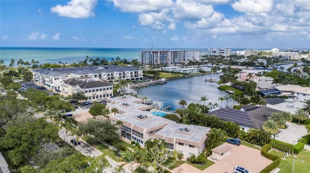261 Banyan Blvd 104, Naples, FL 34102-1
