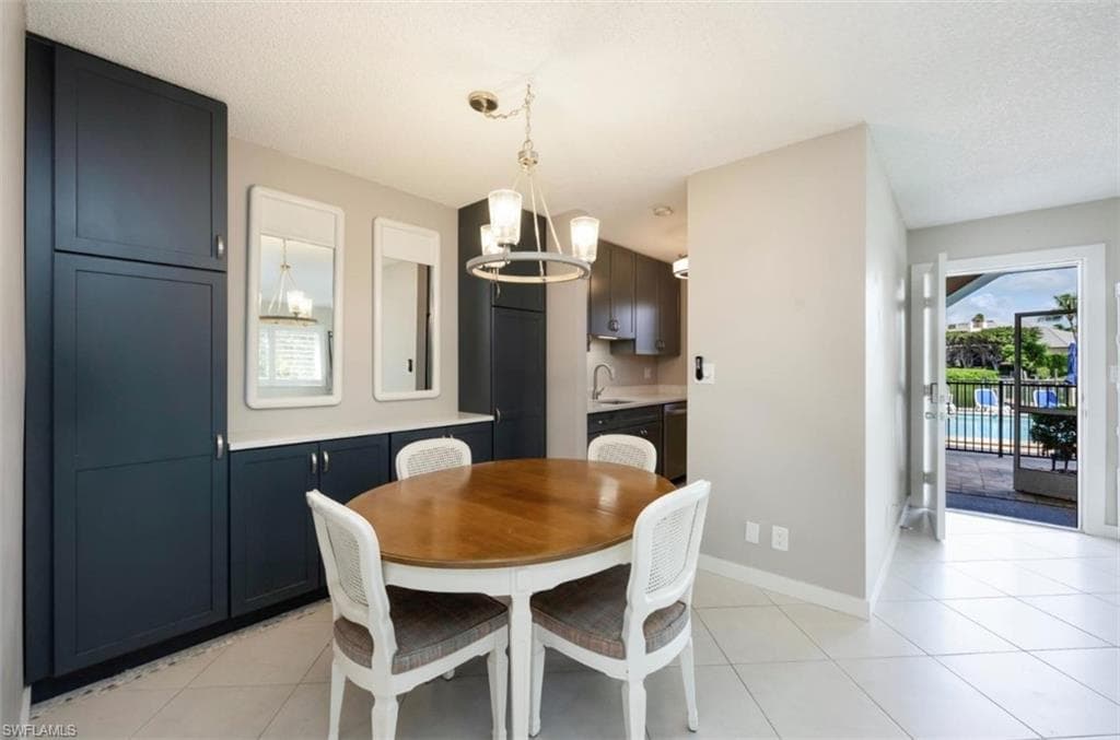 261 Banyan Blvd 104, Naples, FL 34102-4