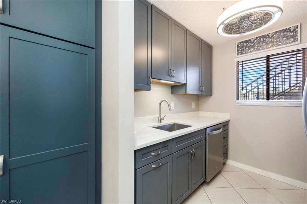 261 Banyan Blvd 104, Naples, FL 34102-5