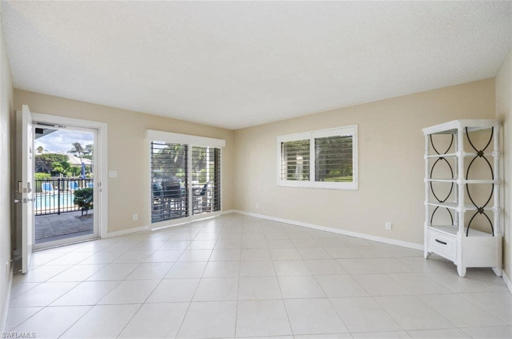 261 Banyan Blvd 104, Naples, FL 34102-7