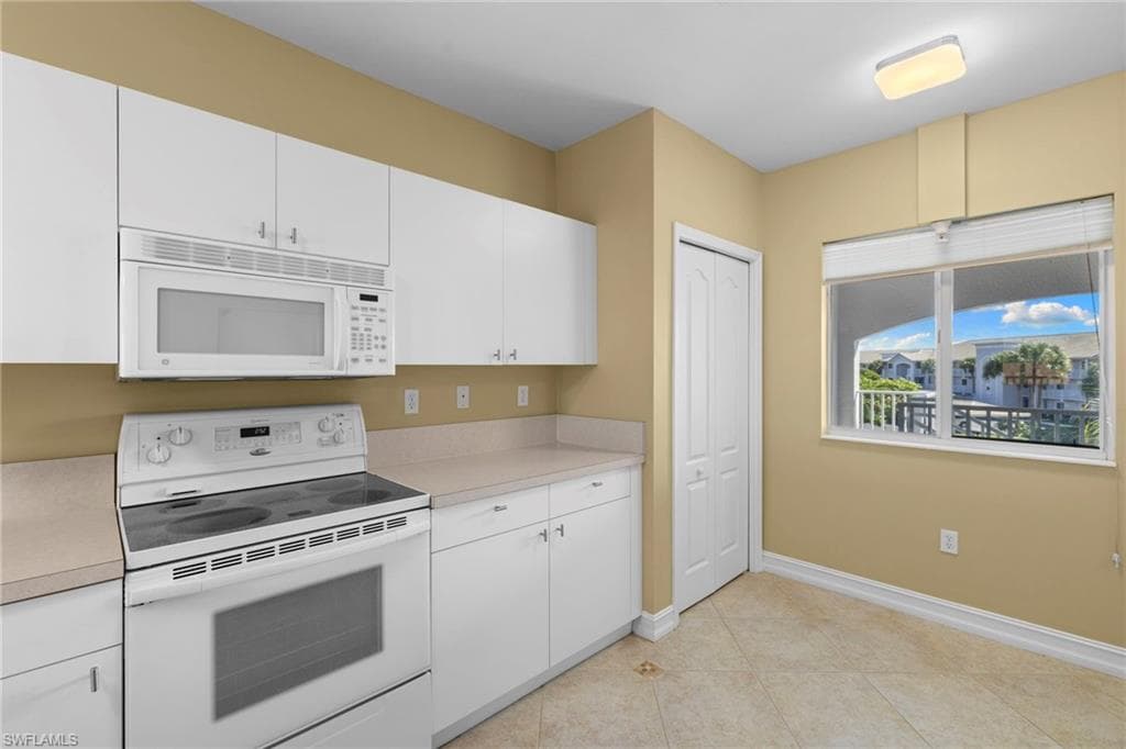7835 Regal Heron Cir 301, Naples, FL 34104-14