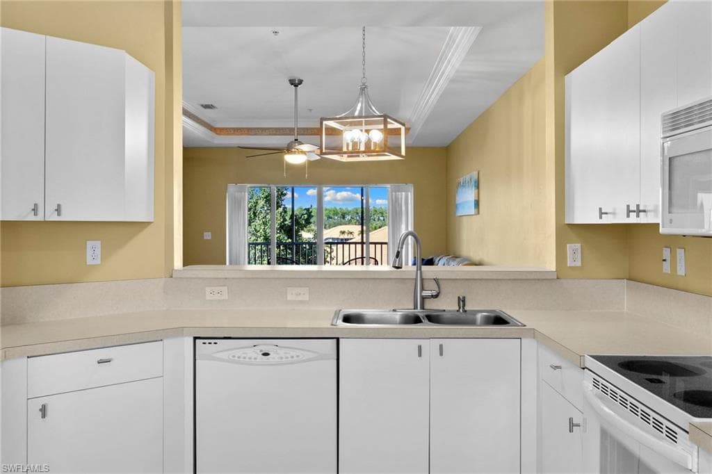 7835 Regal Heron Cir 301, Naples, FL 34104-16