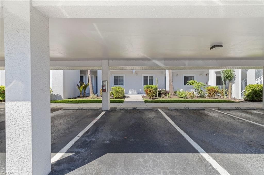 7835 Regal Heron Cir 301, Naples, FL 34104-26