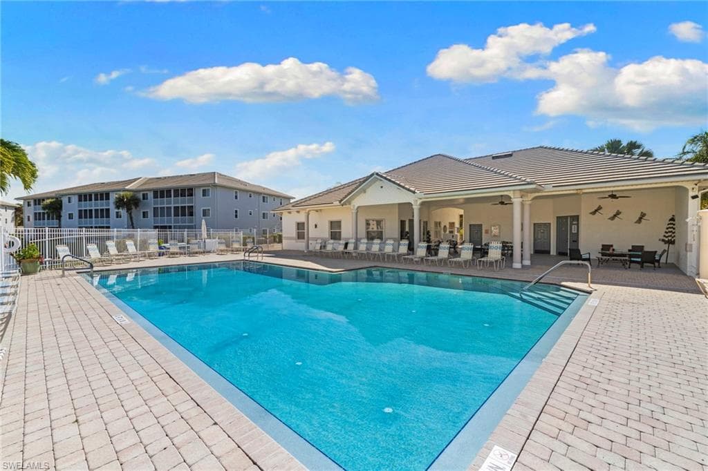 7835 Regal Heron Cir 301, Naples, FL 34104-3