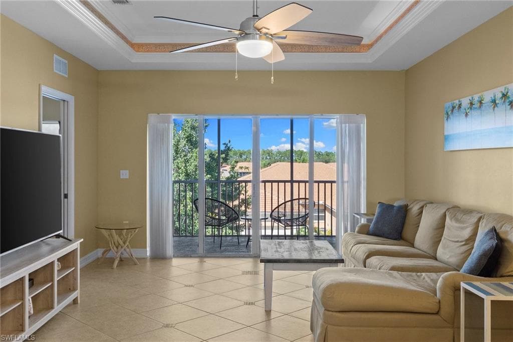 7835 Regal Heron Cir 301, Naples, FL 34104-7