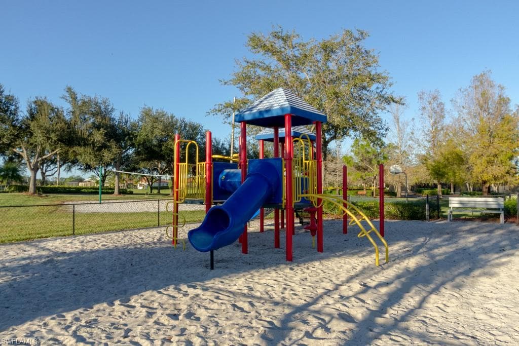 706 Grand Rapids Blvd, Naples, FL 34120-44