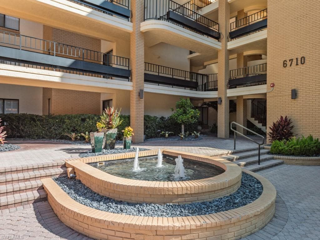 6710 Pelican Bay Blvd 414, Naples, FL 34108-1