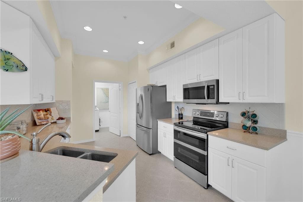9216 Calle Arragon Ave 202, Fort Myers, FL 33908-11