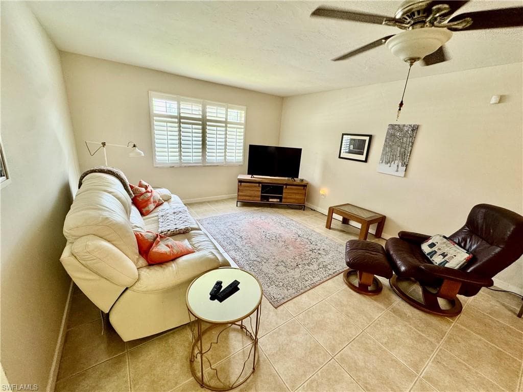 5709 Harbour Club Rd, Fort Myers, FL 33919-9