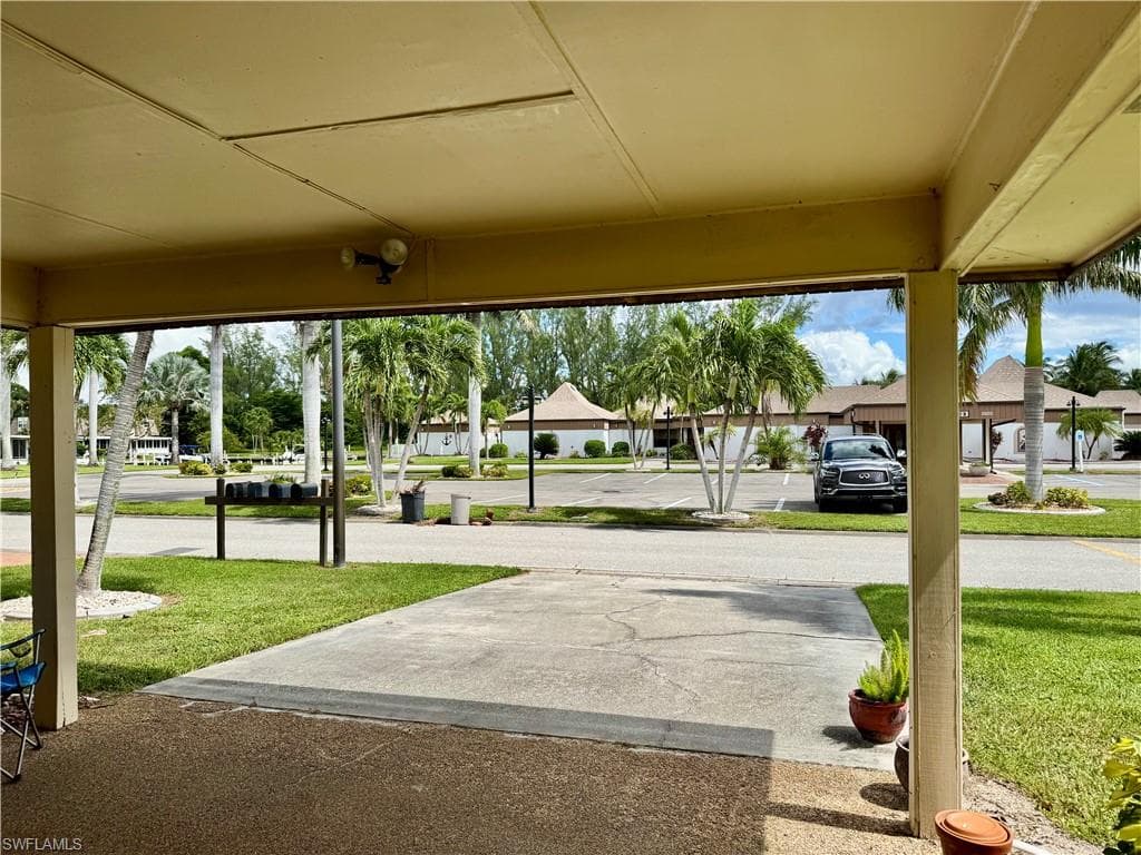 5709 Harbour Club Rd, Fort Myers, FL 33919-24