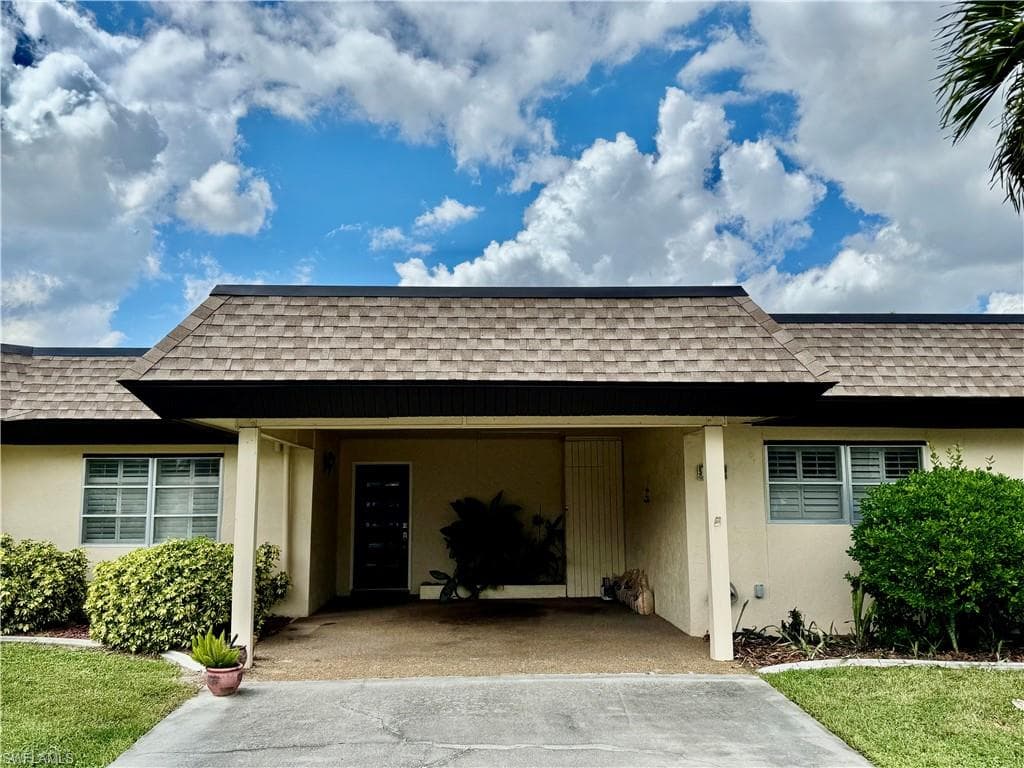 5709 Harbour Club Rd, Fort Myers, FL 33919-1