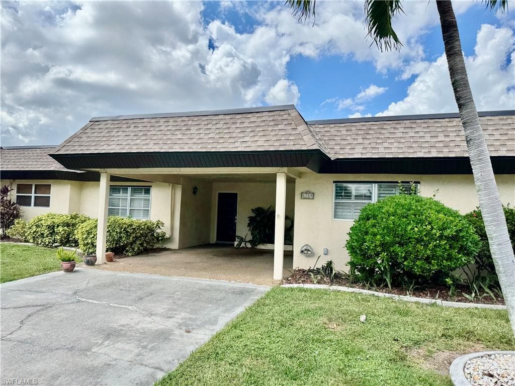 5709 Harbour Club Rd, Fort Myers, FL 33919-2