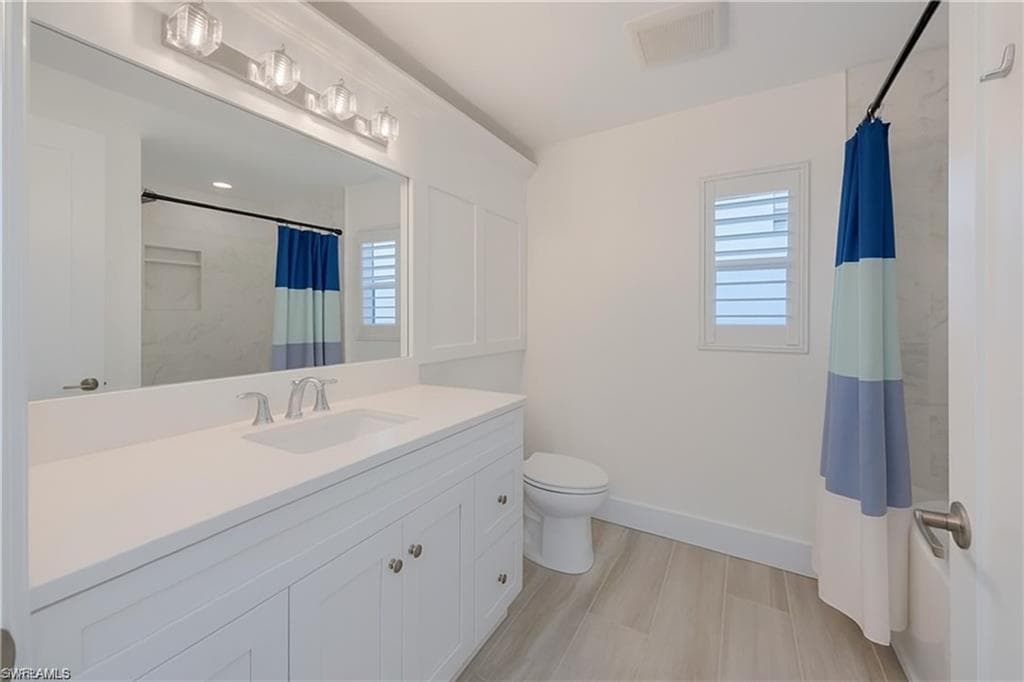 1250 Tuna Ct, Naples, FL 34102-26