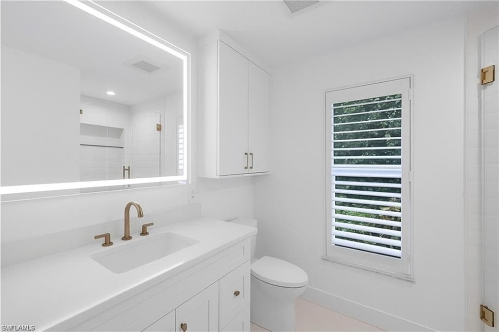 1250 Tuna Ct, Naples, FL 34102-27