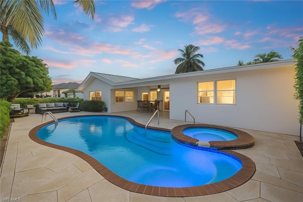 1250 Tuna Ct, Naples, FL 34102-34