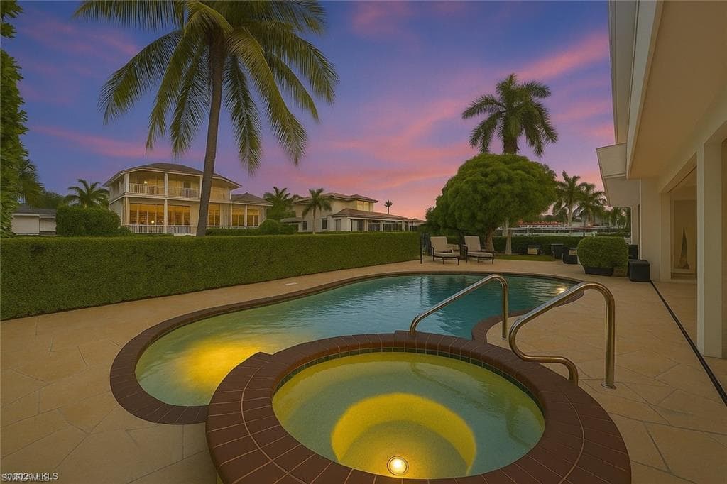 1250 Tuna Ct, Naples, FL 34102-35