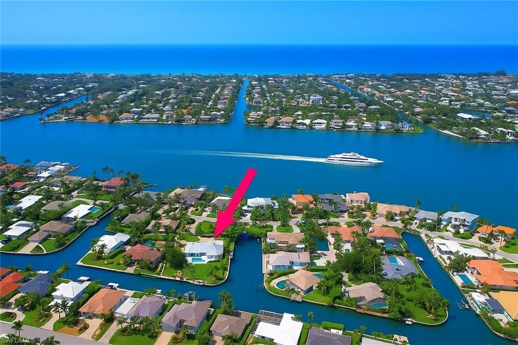 1250 Tuna Ct, Naples, FL 34102-2