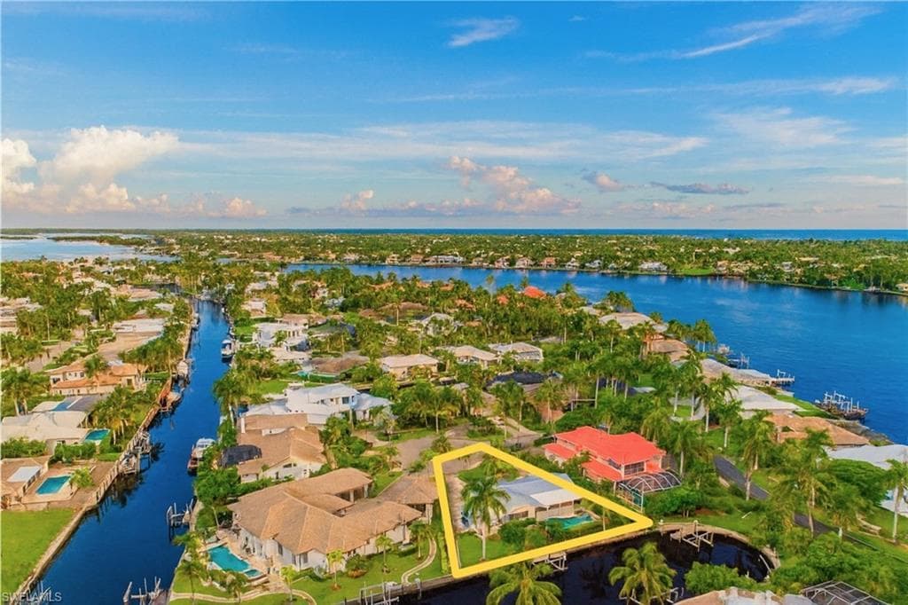 1250 Tuna Ct, Naples, FL 34102-4