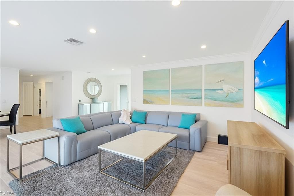 1250 Tuna Ct, Naples, FL 34102-6