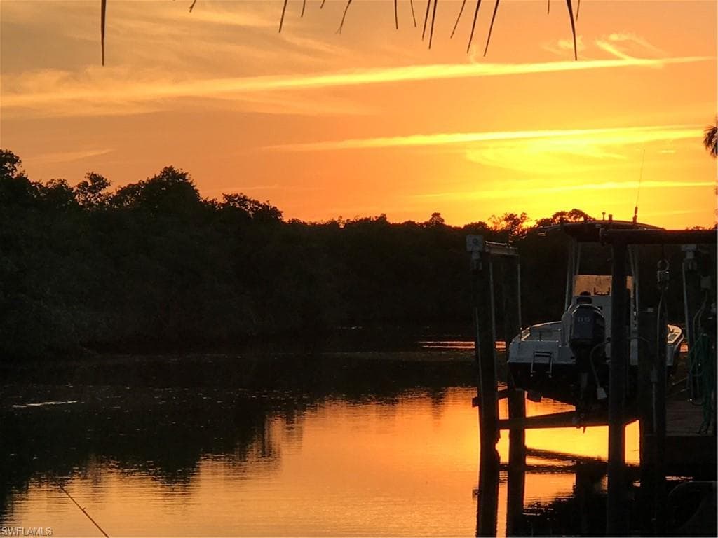 1277 Grand Canal Dr, Naples, FL 34110-2