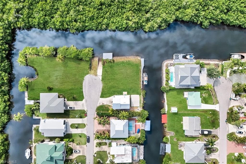 1277 Grand Canal Dr, Naples, FL 34110-6