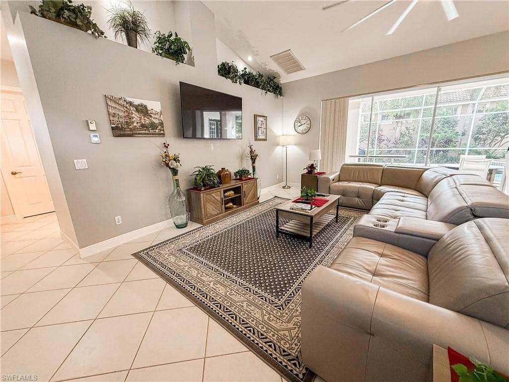 516 Eagle Creek Dr, Naples, FL 34113-8