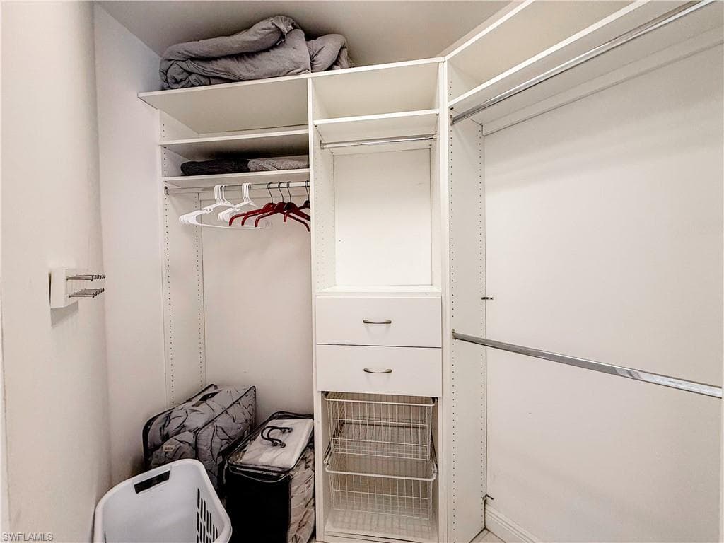 516 Eagle Creek Dr, Naples, FL 34113-18