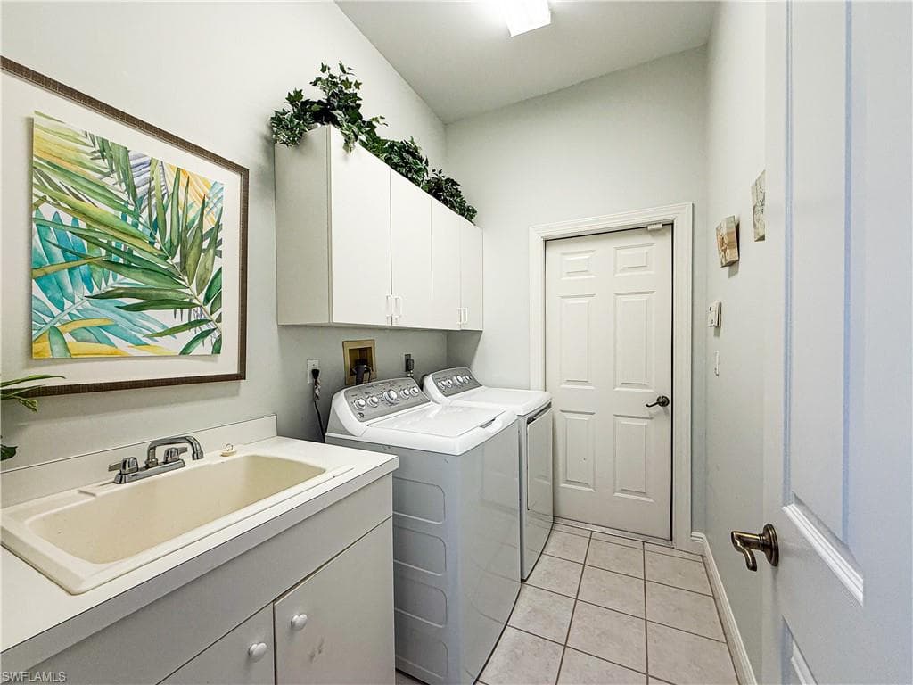 516 Eagle Creek Dr, Naples, FL 34113-26