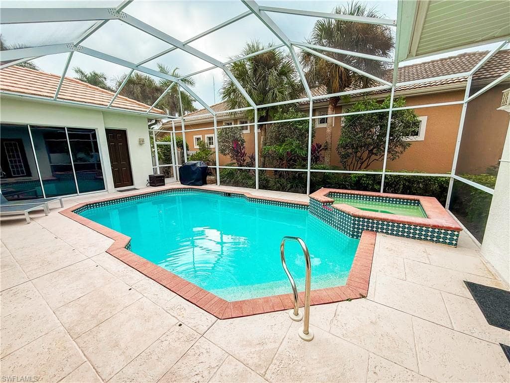 516 Eagle Creek Dr, Naples, FL 34113-4