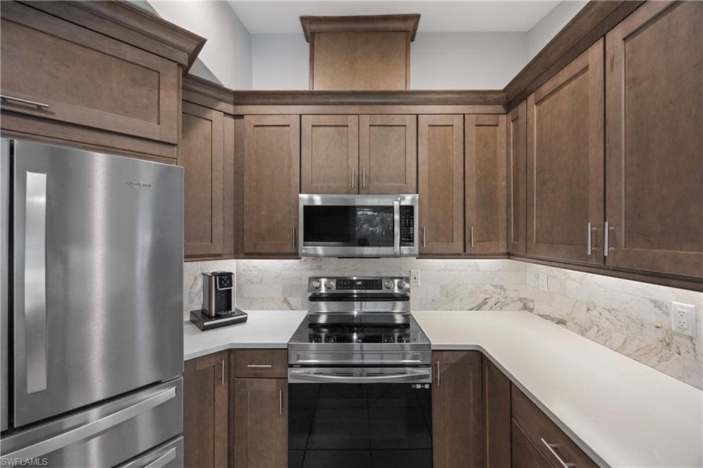 10381 Regent Cir, Naples, FL 34109-8