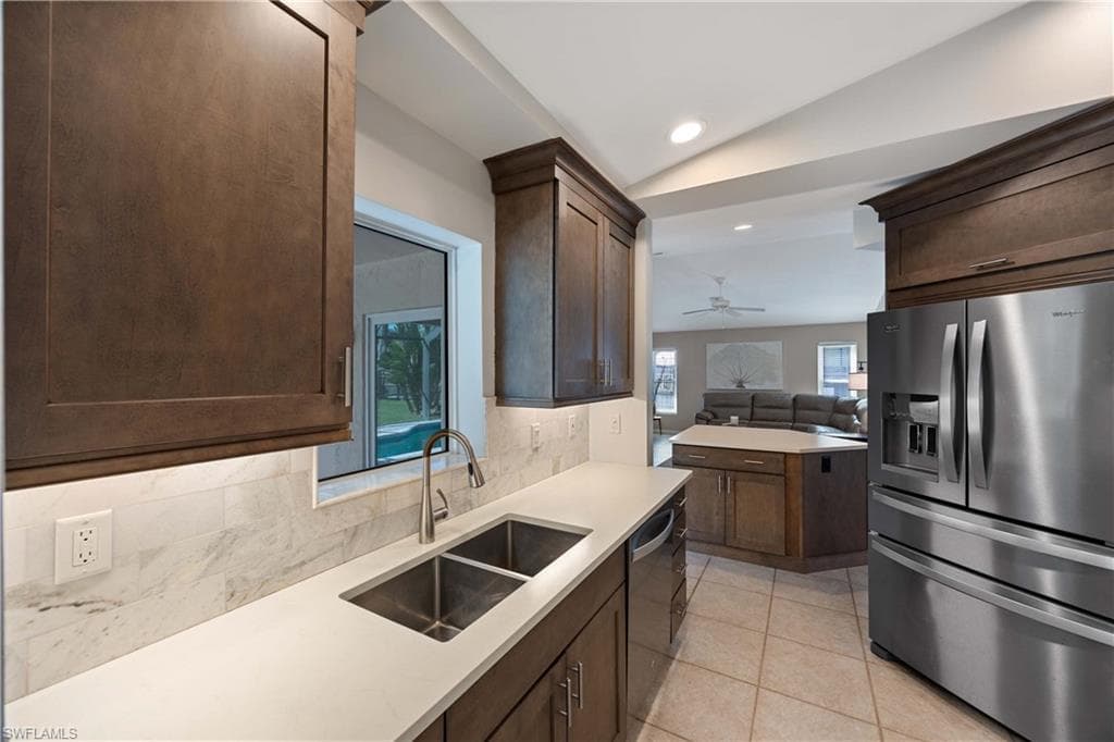 10381 Regent Cir, Naples, FL 34109-9