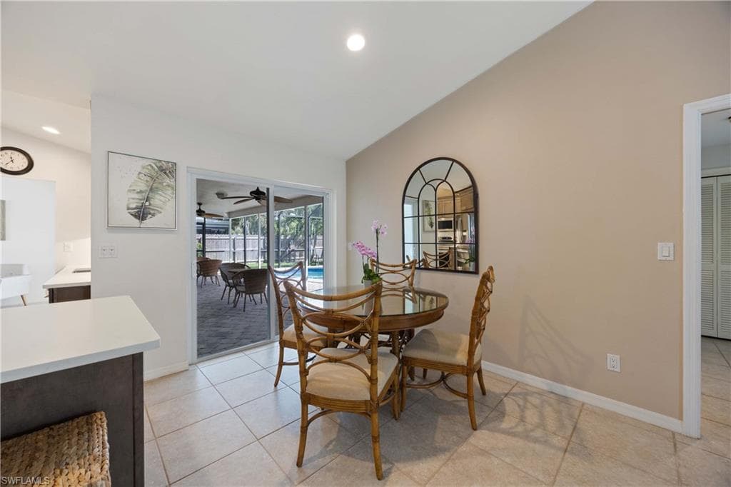 10381 Regent Cir, Naples, FL 34109-10