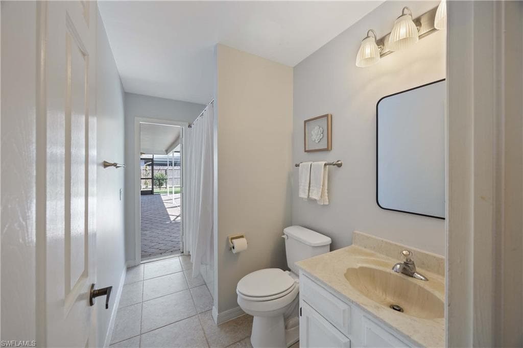10381 Regent Cir, Naples, FL 34109-14