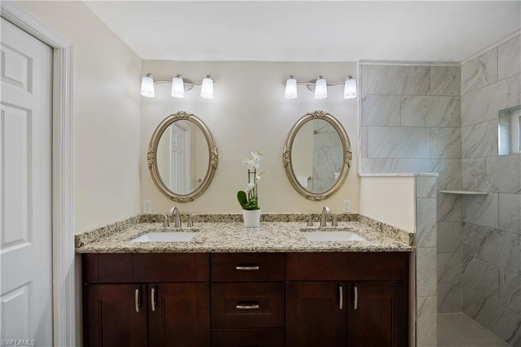10381 Regent Cir, Naples, FL 34109-18