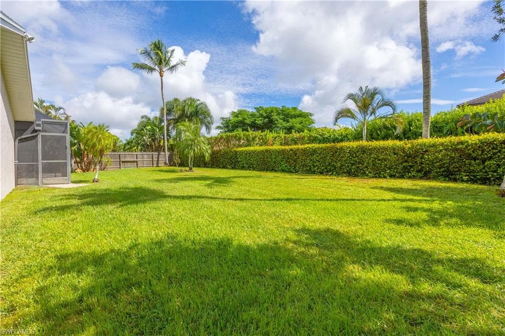 10381 Regent Cir, Naples, FL 34109-26
