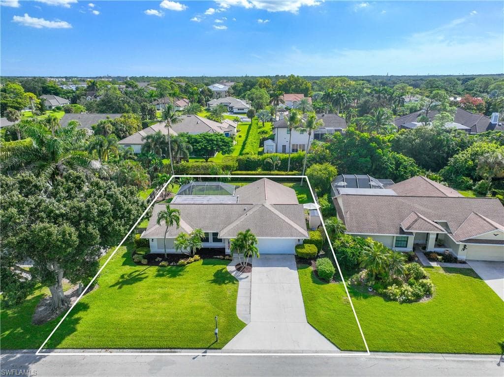 10381 Regent Cir, Naples, FL 34109-28