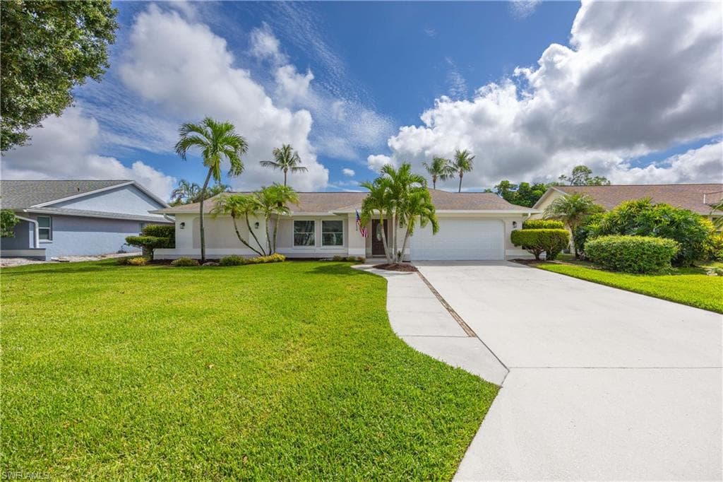 10381 Regent Cir, Naples, FL 34109-2