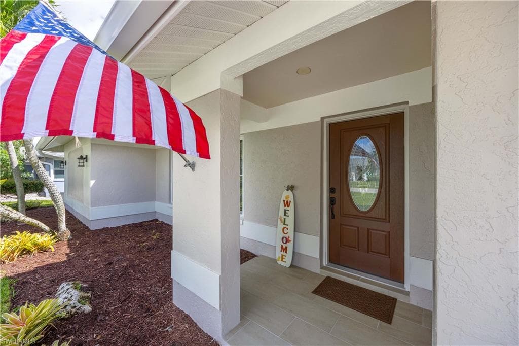 10381 Regent Cir, Naples, FL 34109-3