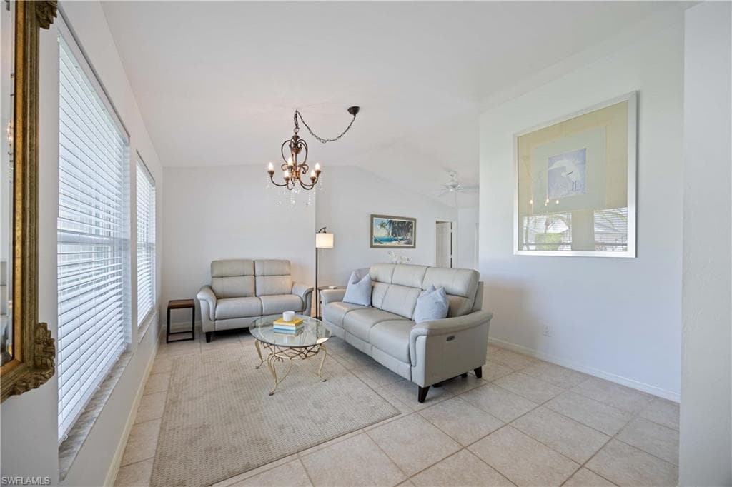 10381 Regent Cir, Naples, FL 34109-4