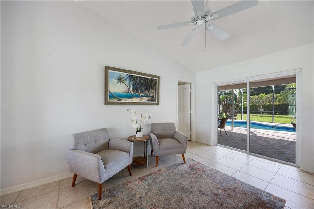 10381 Regent Cir, Naples, FL 34109-5