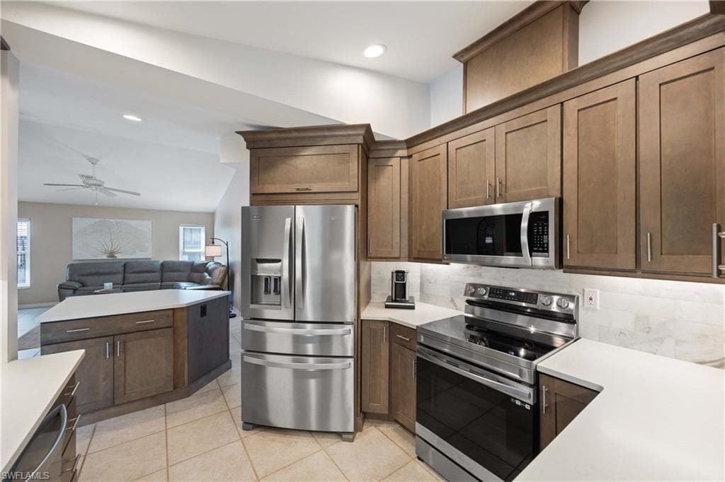 10381 Regent Cir, Naples, FL 34109-6