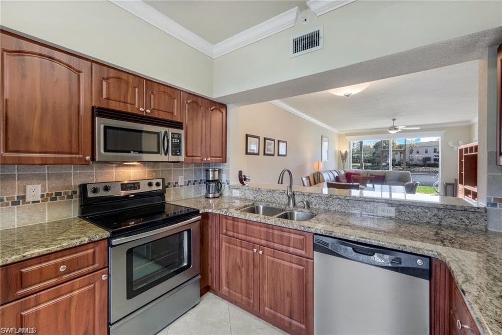 3250 Cypress Glen Way 404, Naples, FL 34109-9