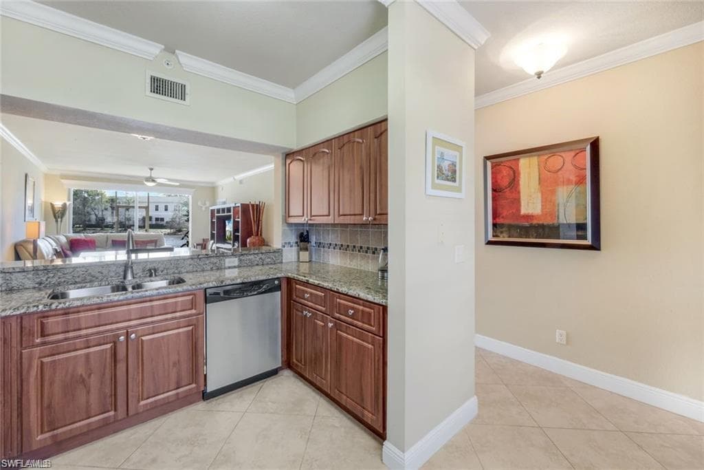 3250 Cypress Glen Way 404, Naples, FL 34109-10