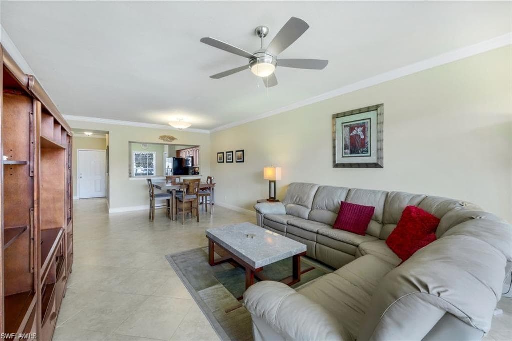 3250 Cypress Glen Way 404, Naples, FL 34109-6