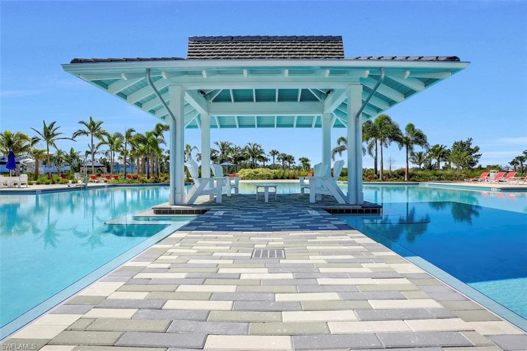 6424 Pembroke Way, Naples, FL 34113-34