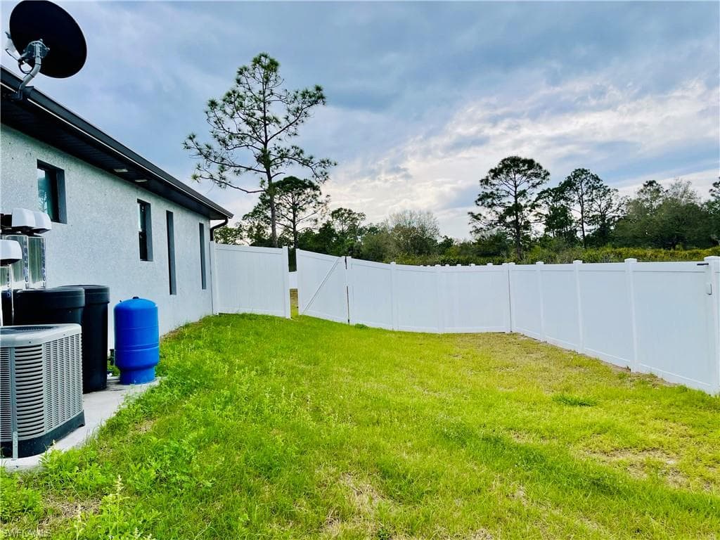 1703 Edison Ave, Lehigh Acres, FL 33972-44