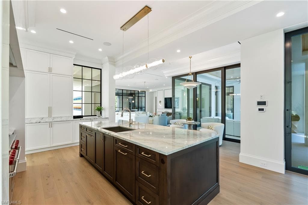 285 Central Ave, Naples, FL 34102-8